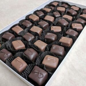 Molasses Peppermint Chews - Mollypop Squares - 32 pieces
